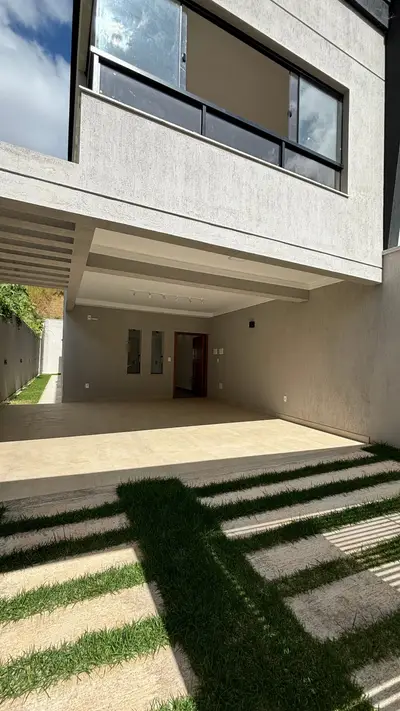 Garagem da casa de 3 quartos à venda no Inácio Martins, em Viçosa MG.